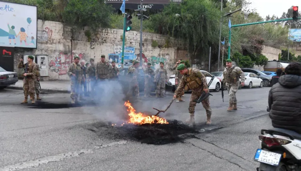 Des tensions éclatent à Beyrouth dans la région de Saqiyat al-Janzir suite à une descente sécuritaire. Les officiels appellent au calme et à l'enquête.