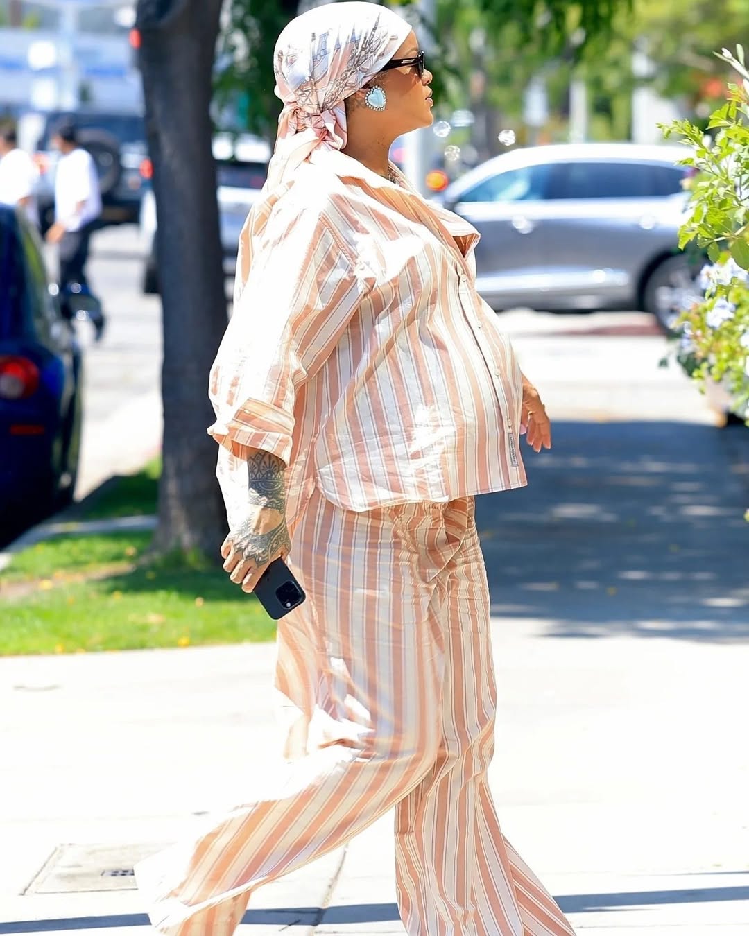 موضة ملابس الحوامل بأسلوب ريهانا (انستغرام)