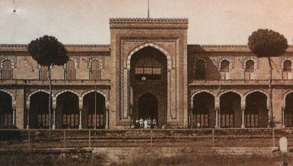 قصة قصر الصَّنوبر من كازينو إلى شاهد على التاريخ اللبنانيّ