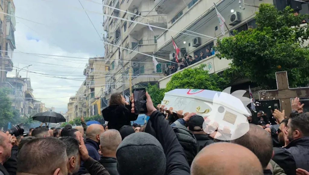Adieu à Pierre et Flavia Mouawad : Un vétéran des Forces Libanaises honoré lors d'une procession funéraire à Keserwan
