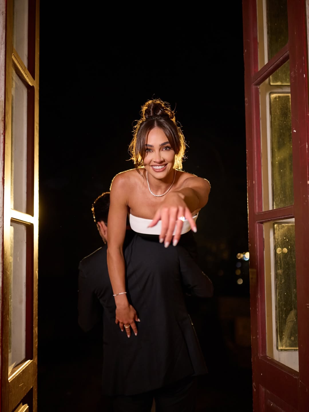 اخ دانييلا رحمة يطلب يد ملكة جمال استراليا في لبنان (انستغرام)