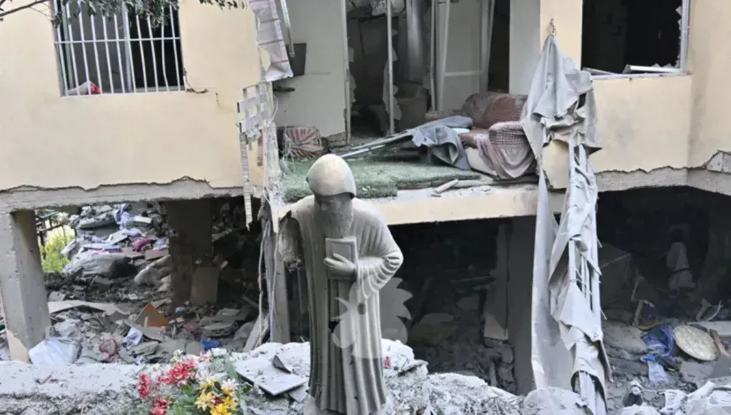 Un raid israélien à Ain Saadeh tue des responsables libanais, soulevant des questions sur la sécurité résidentielle