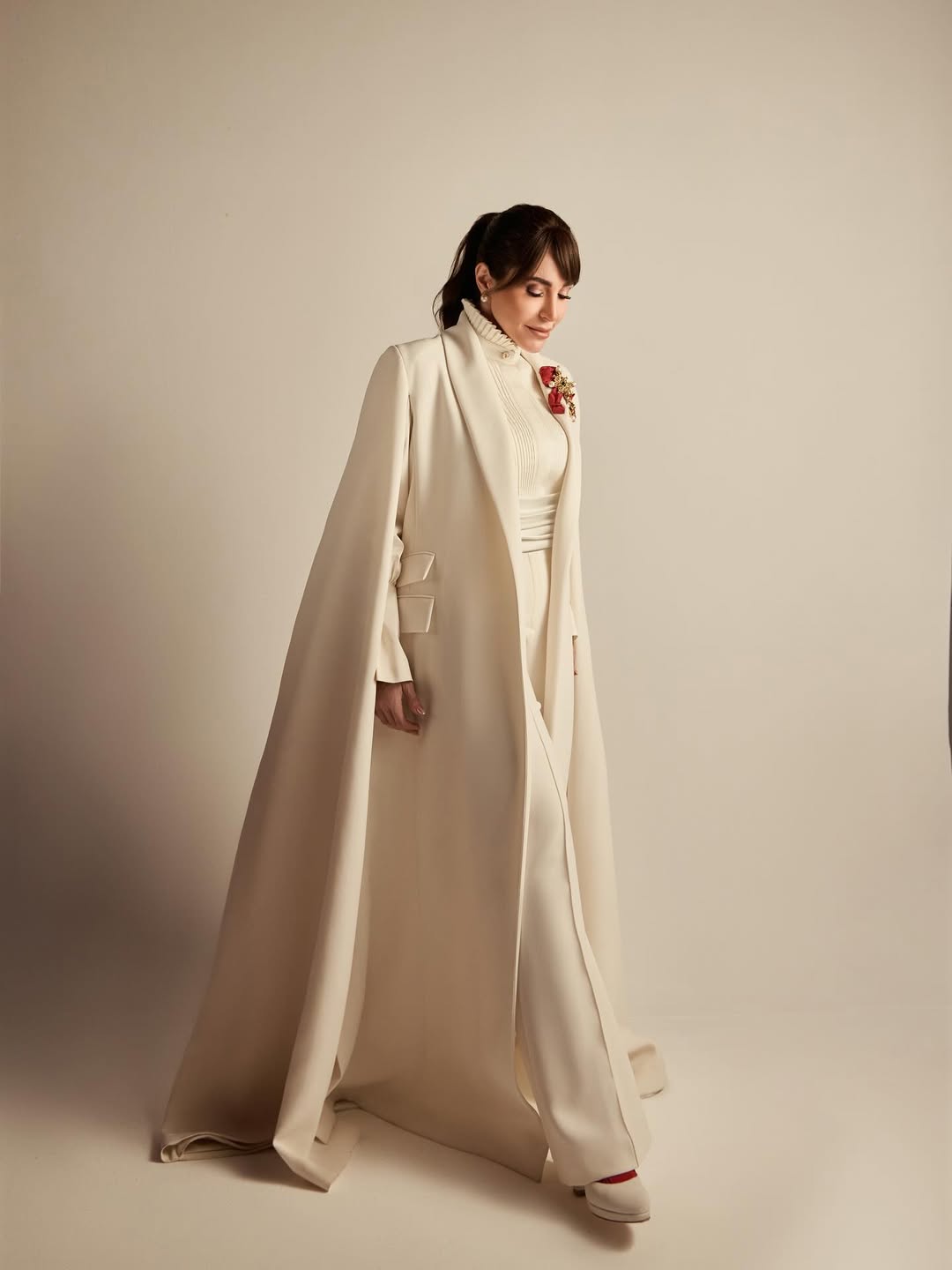 عبير نعمه باللون الابيض الكريمي قبل نهاية عام 2025 (انستغرام)