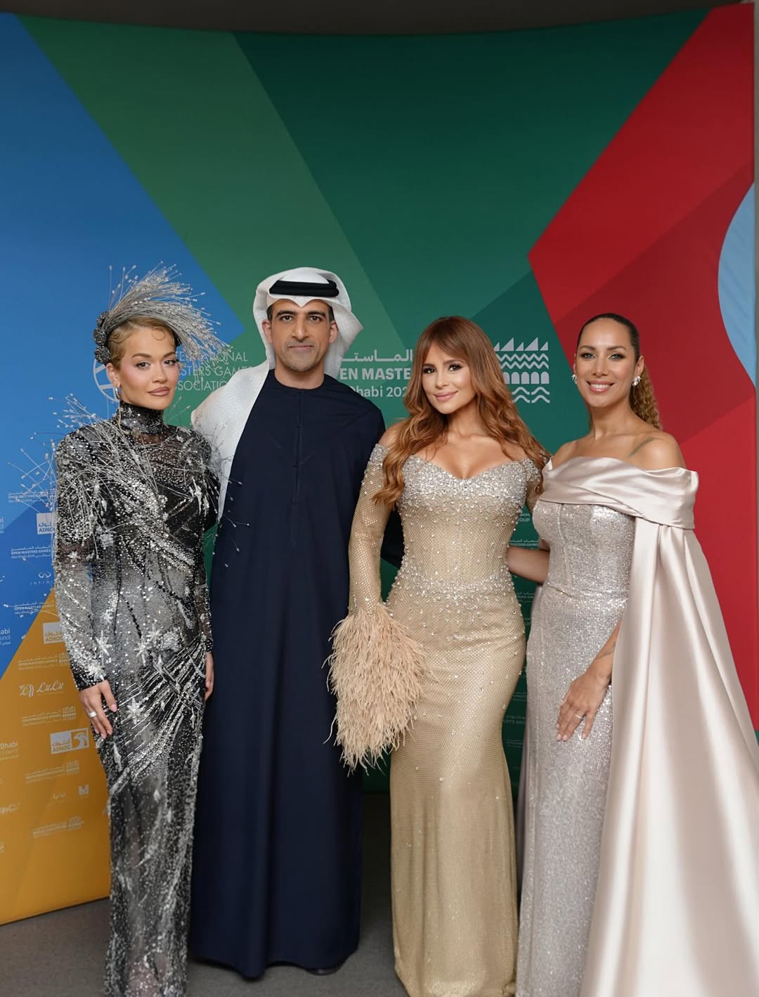 كارول سماحة وليونا لويس وريتا أورا وراشد النعيمي في حفل افتتاح ألعاب الماسترز 2026 في أبوظبي (إنستغرام).