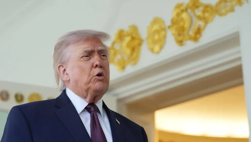 Des efforts en cours pour un deuxième cycle de pourparlers américano-iraniens alors que des navires signalés transitent par le détroit d'Ormuz