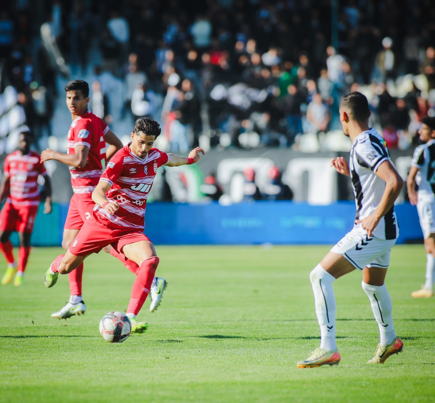 من مباراة النادي الأفريقي والصفاقسي في الدوري التونسي. (وكالات)