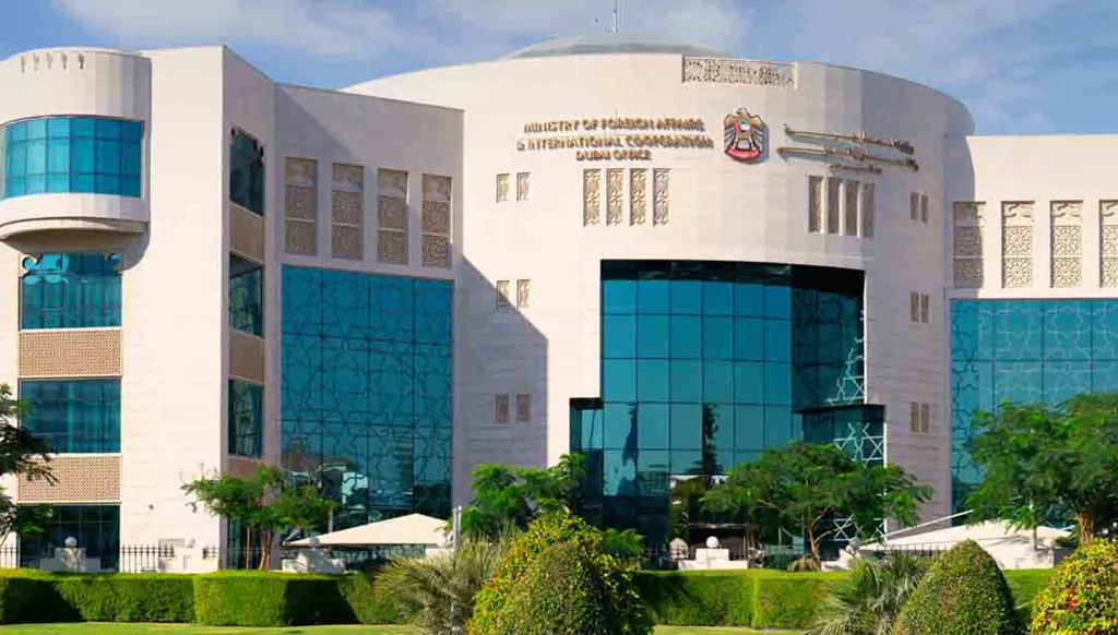 الإمارات تُعلن إغلاق سفارتها في طهران وسحب سفيرها