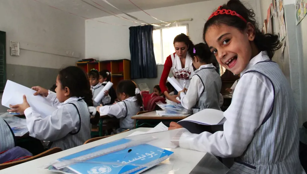 كرامي تستغرب الضجة بعد موافقة كل الأطراف تسجيل التلاميذ السوريين محط جدل... وهذه أعدادهم