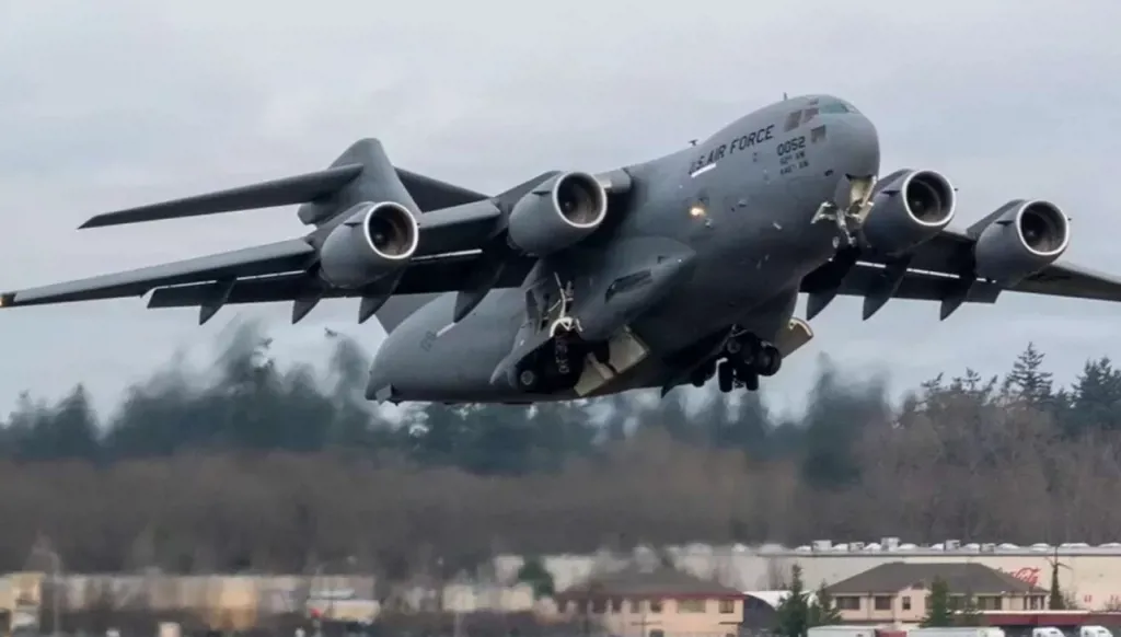 "النووي الطائر"... أميركا تجري أول عملية نقل جوي لمفاعل نووي