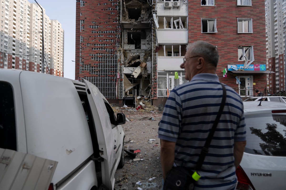 مبنى متضرّر بالقصف على أوكرانيا (أ ف ب)