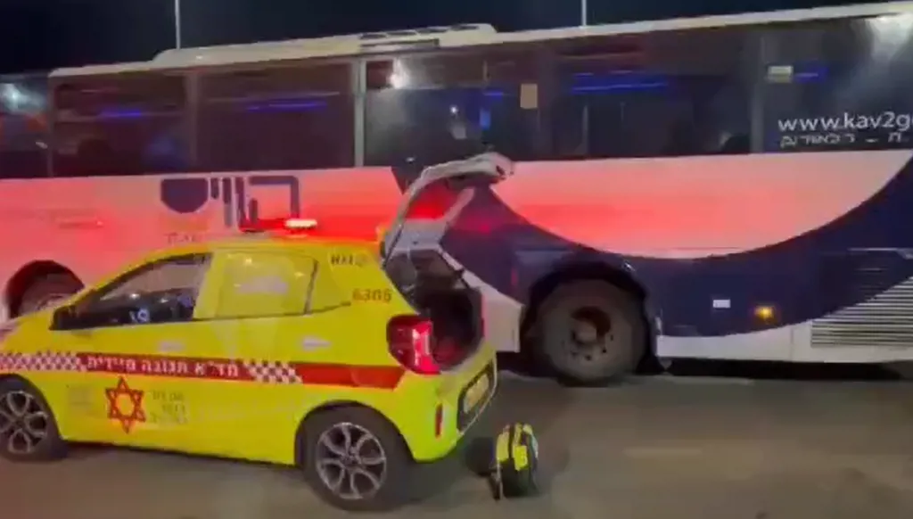 بالفيديو- 4 إصابات بإطلاق نار على حافلة تقلّ إسرائيليين جنوب القدس