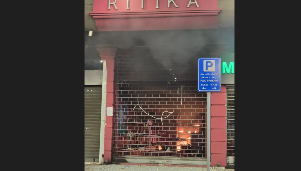 بالصور والفيديو- قضية أسماء الأحذية النسائية تابع... إحراق أحد فروع المحل في طرابلس شمال لبنان