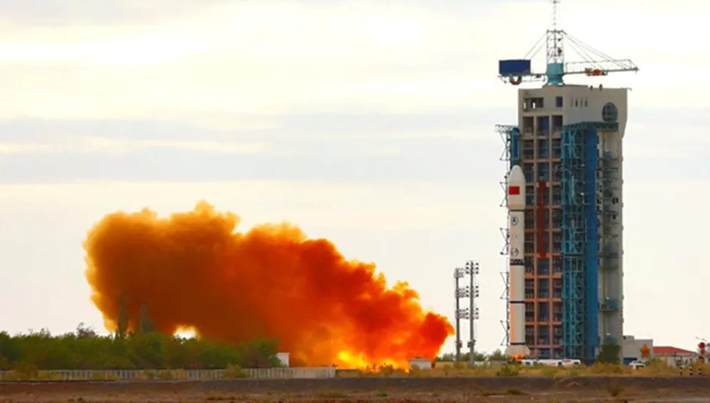 إنترنت من الفضاء… الصين تطلق قمراً صناعياً جديداً (فيديو)