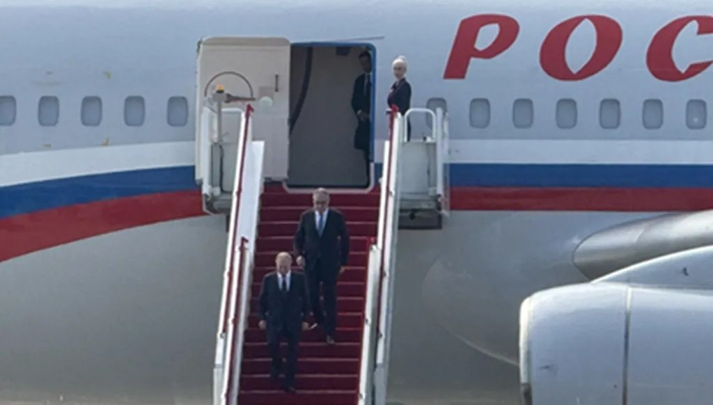 بوتين يصل إلى الصين لحضور قمة "منظمة شنغهاي للتعاون" (فيديو)