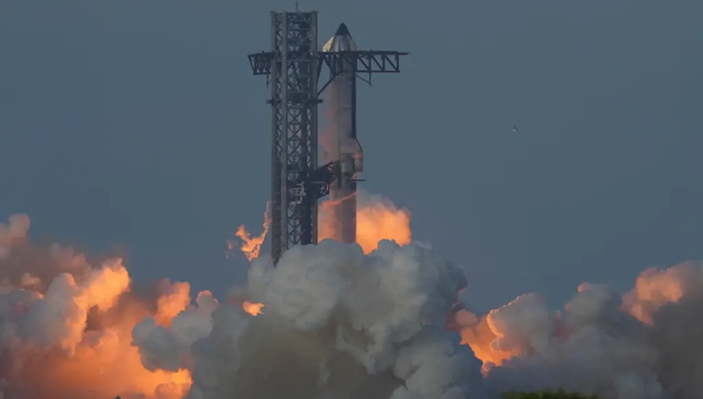 بعد 3 محاولات فاشلة... "سبيس إكس" تطلق مركبة "ستارشيب" التجريبية