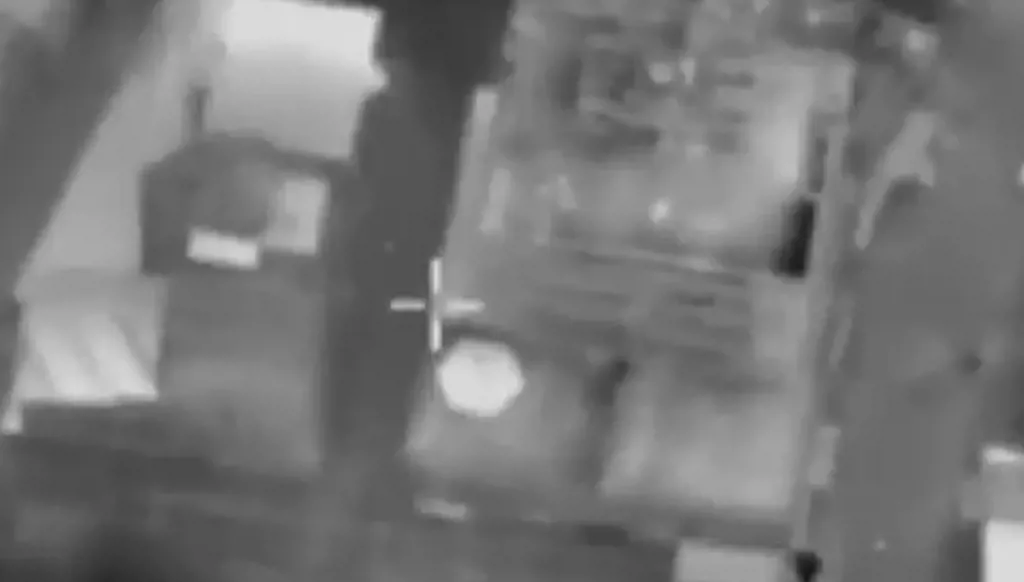 الجيش الإسرائيلي ينشر مشاهد لقصف الضاحية الجنوبية ليلاً: هاجمنا مقرّات قيادة ومبانٍ تضمّ بنى تحتية لـ"حزب الله"