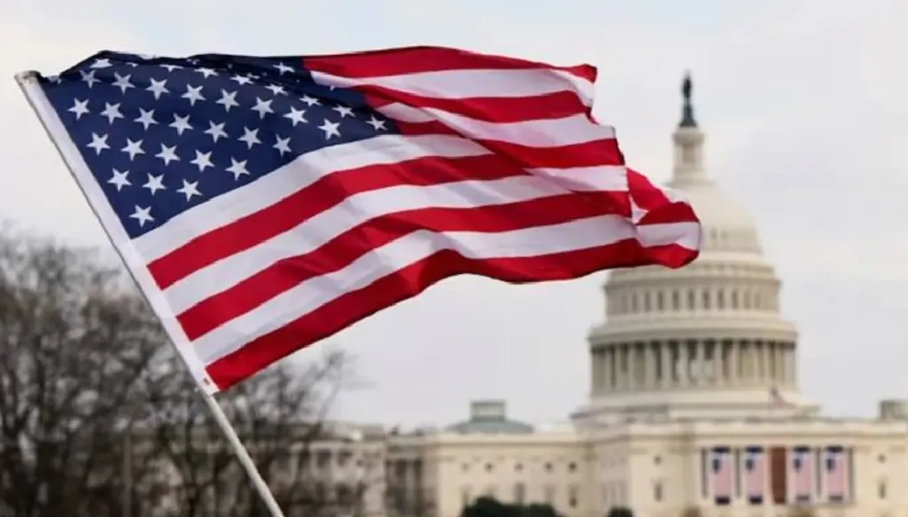 ترامب: واشنطن خالية من الجريمة… وأوباما يحذّر من الاستبداد