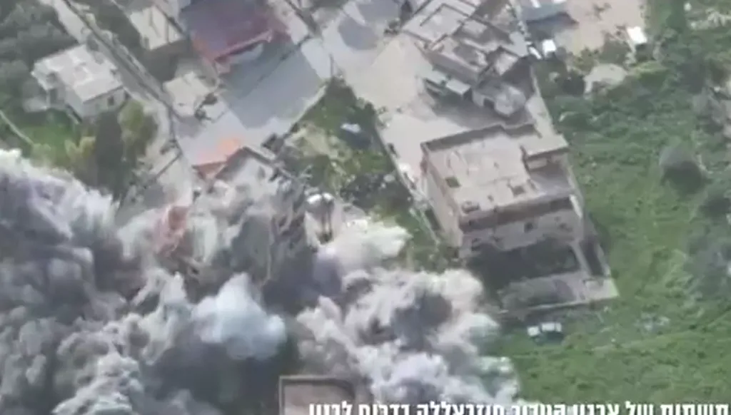 الجيش الإسرائيلي: القضاء على عناصر لـ"حزب الله" من الوحدة المضادة للدروع داخل مسجد جنوبي لبنان (فيديو)