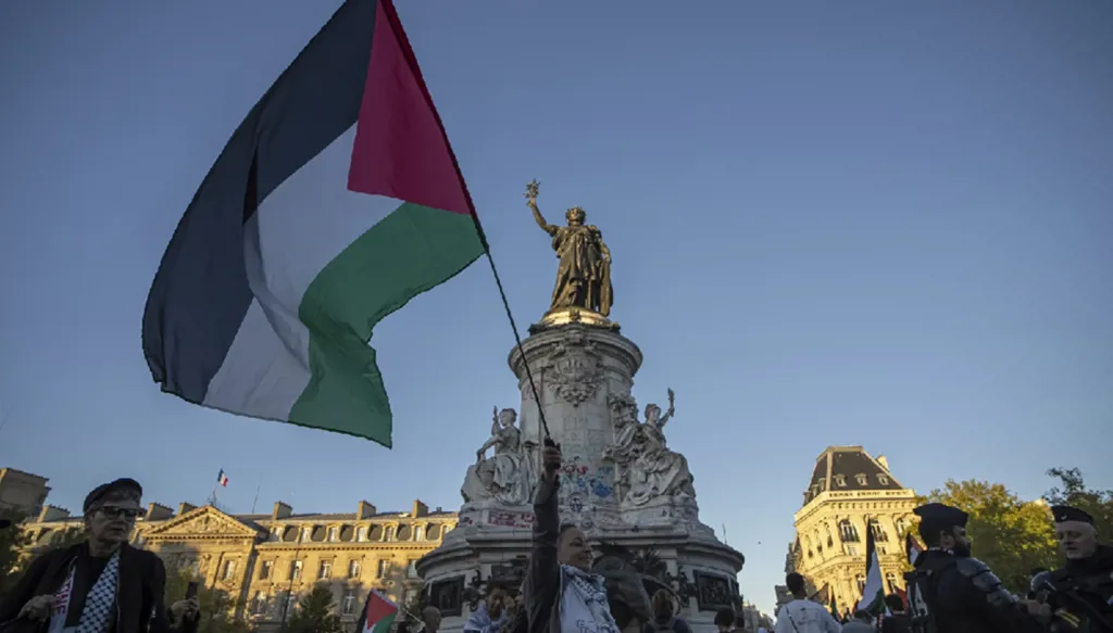 في فرنسا... "انقسام" بشأن رفع العلم الفلسطيني على مباني البلديات