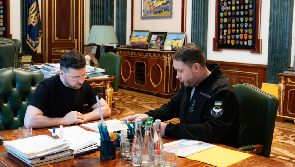 زيلينسكي يختار رئيس الاستخبارات العسكرية مديراً لمكتبه