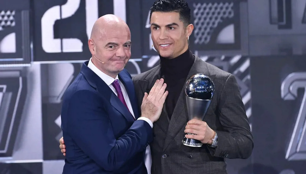 إنفانتينو يوجّه رسالة مؤثرة لكريستيانو رونالدو في عيد ميلاده الـ41 (صور)