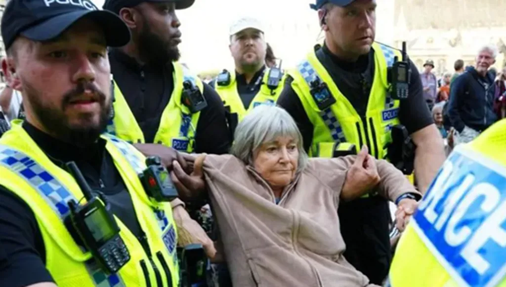 بريطانيا: توقيف نحو 900 متظاهر مؤيد لـ"بالستاين أكشن" (صور)