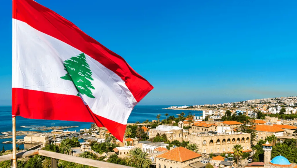 طقوس الأزمة اللبنانية: الدراجة النارية نهاراً والمنجّم ليلاً