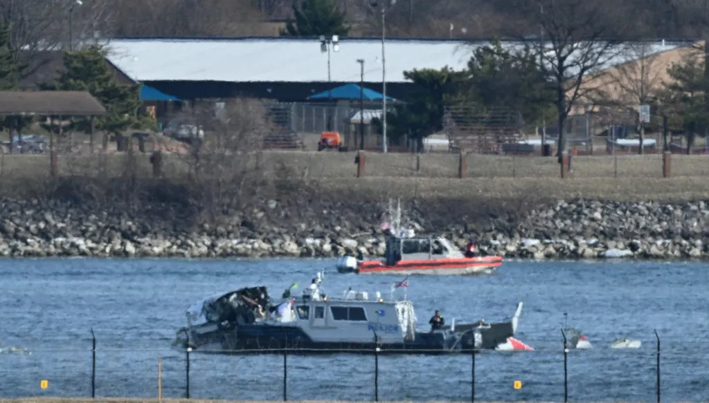 ‏"تقصير وإهمال"... الحكومة الأميركية تقرّ بمسؤوليتها عن ‏حادث تصادم جوي في واشنطن ‏