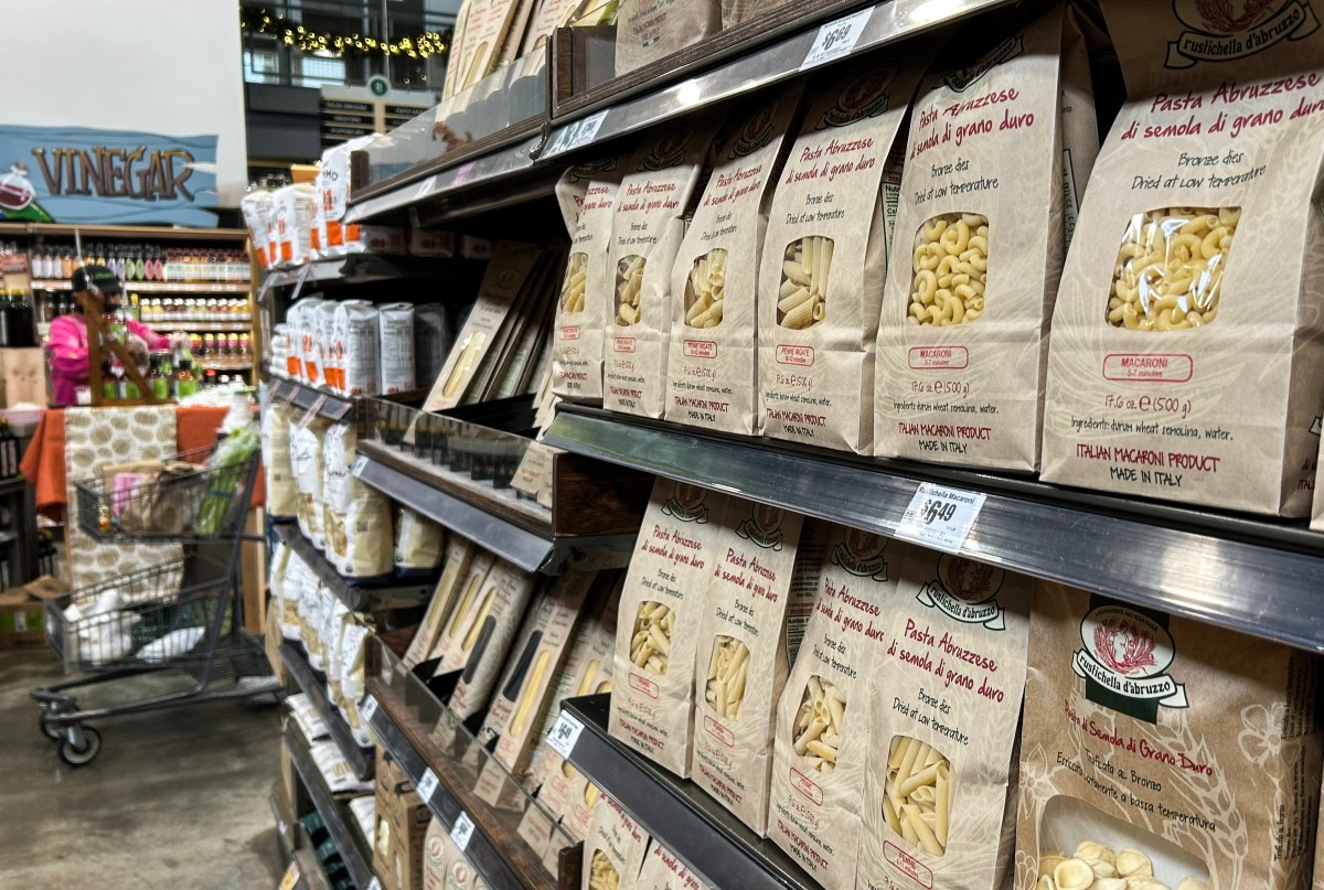 معكرونة مستوردة من إيطاليا في سوبر ماركت في هيوستن ‏‏(أ ف ب)‏