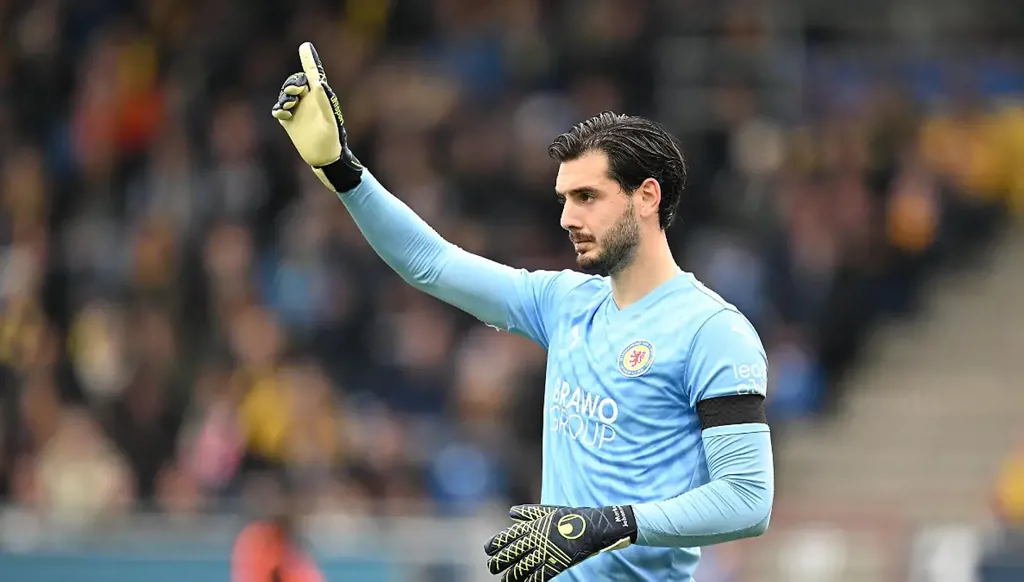 5 ساعات على الطريق إلى الأمان... حارس سويدي يروي لحظات الرعب في إيران