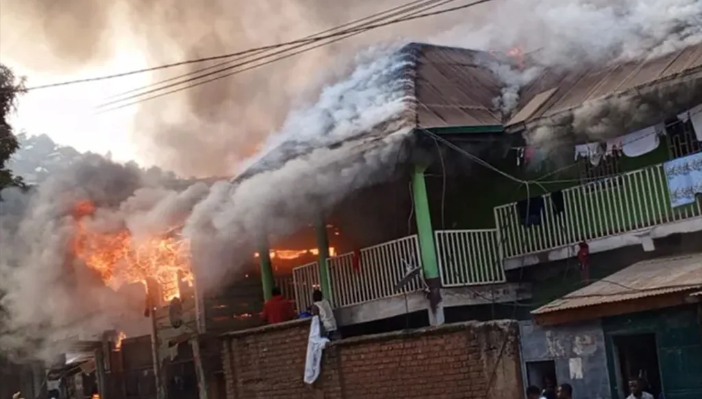 بالفيديو... مصرع 26 طالباً في حريق داخل مدرستين بشرق الكونغو