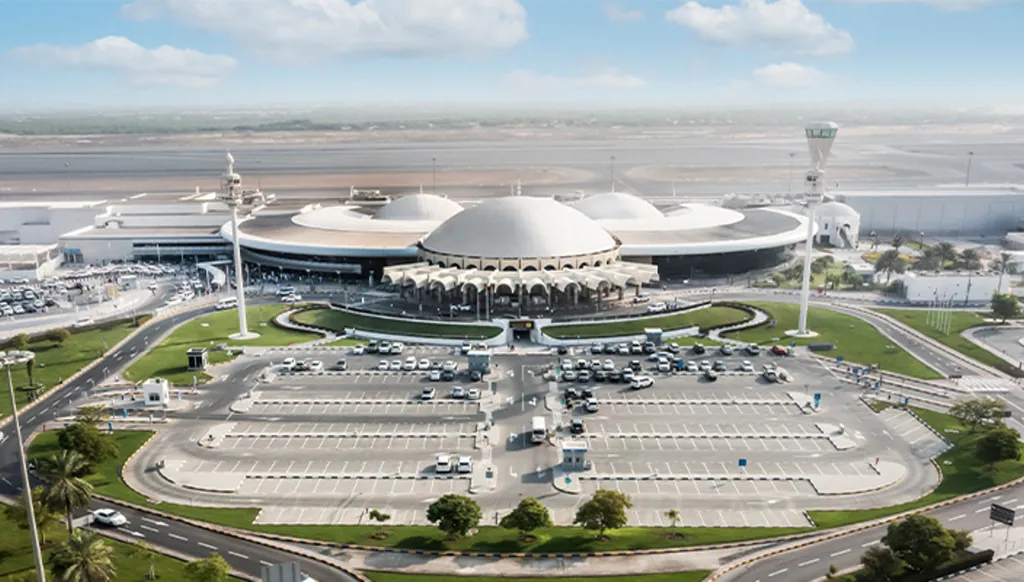 مطار الشارقة يُطلق خدمة إنهاء إجراءات السفر من المنزل