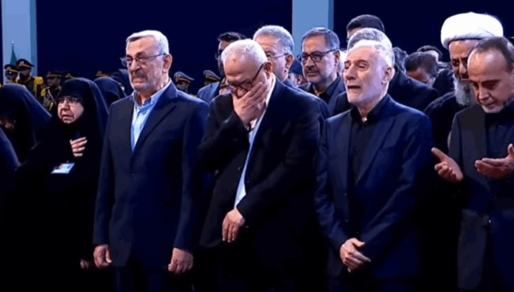 وفد "حزب الله" متاثراً خلال مراسم وداع خامنئي