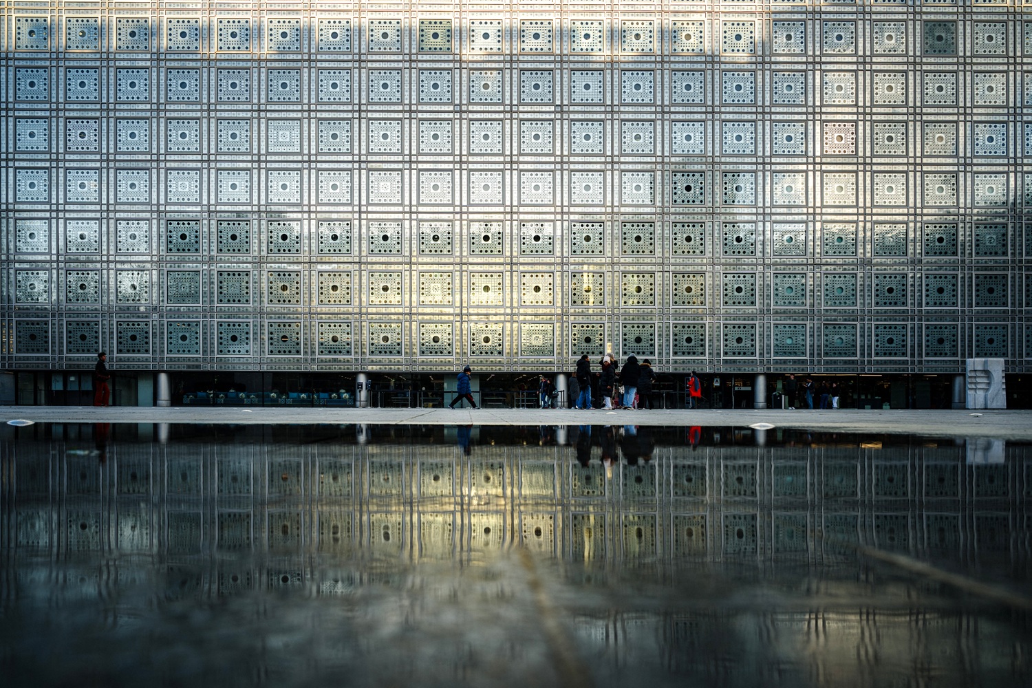 واجهة معهد العالم العربي في باريس (أ ف ب)