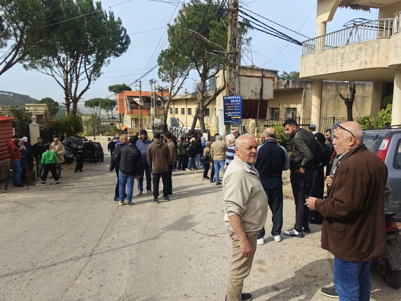 وقفة احتجاجية نفذها أهالي بلدة الهبارية واتحاد بلديات العرقوب استنكاراً لعملية اختطاف عطوي عطوي (مواقع التواصل الاجتماعي)