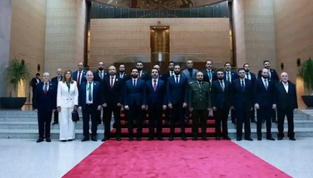 "حكومة غير معترف بها"... ماذا تريد واشنطن من الحكومة السورية؟