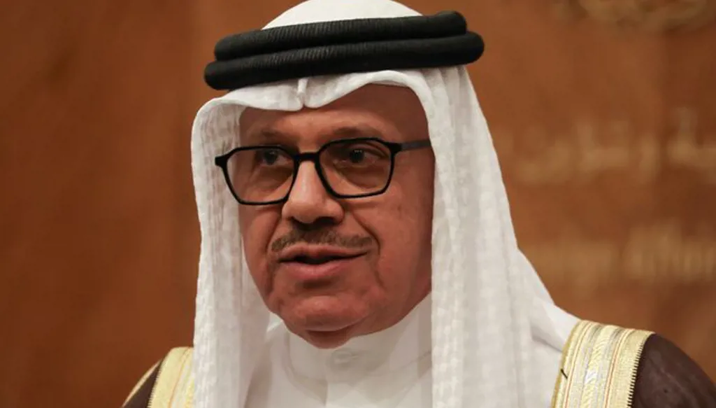 وزير خارجية البحرين يُطالب بفتح مضيق هرمز دون شروط