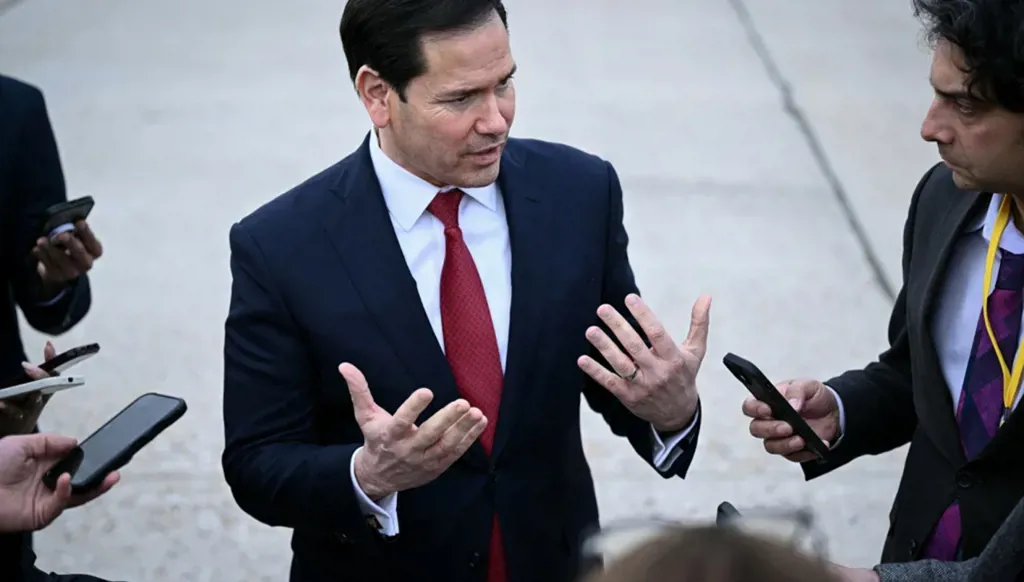 U.S. warns Iran: Strait of Hormuz will remain open and nuclear ambitions are unacceptable