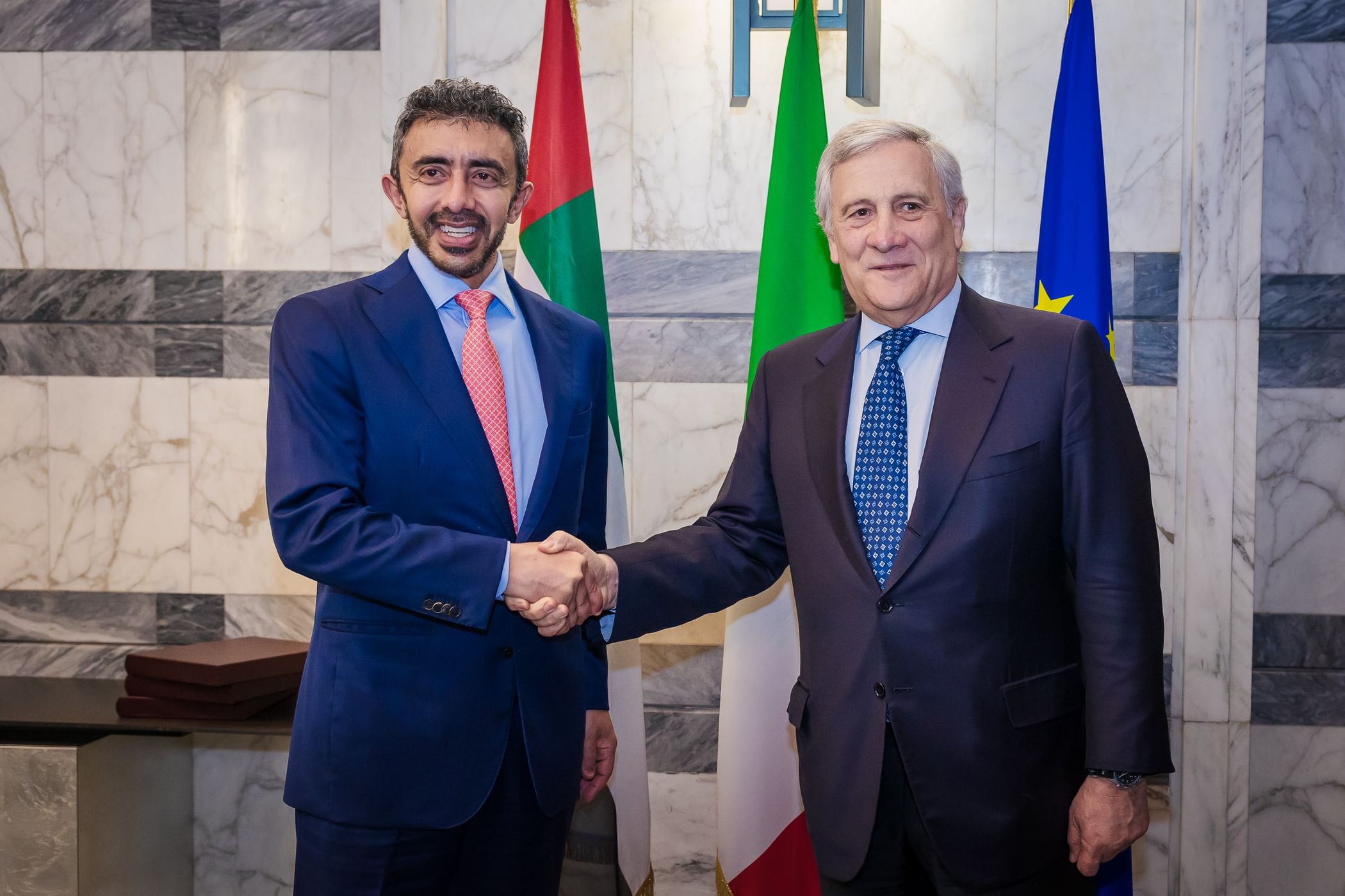 وزير الخارجية الإماراتي عبدالله بن زايد آل نهيان مع وزير الخارجية الإيطالي أنطونيو تاجاني (وام)