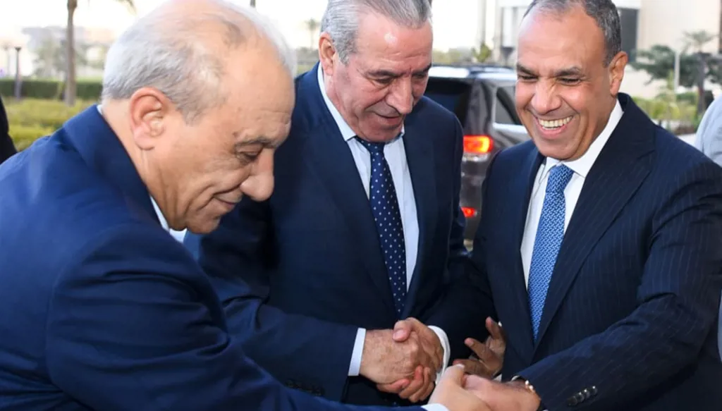 عبد العاطي يستقبل الشيخ والوفد الفسطيني المرافق له. (وزارة الخارجية المصرية)