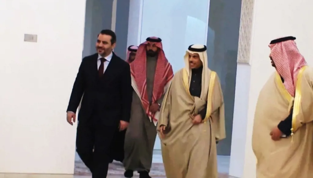 السعودية تقود تبنّياً عربياً لـ"سوريا الجديدة"