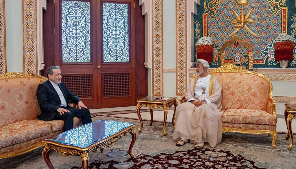 عباس عراقجي في عُمان: جهود ديبلوماسية لإنهاء الصراع... وبحث في أمن مضيق هرمز