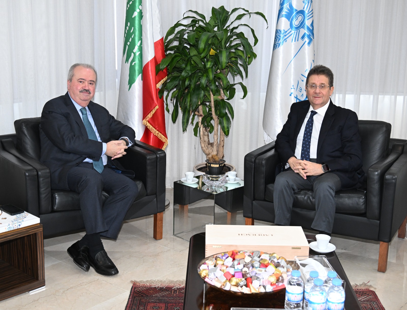 وزير المالية ياسين جابر ورئيس لجنة المال والموازنة النيابية النائب ابراهيم كنعان (وزارة المالية)