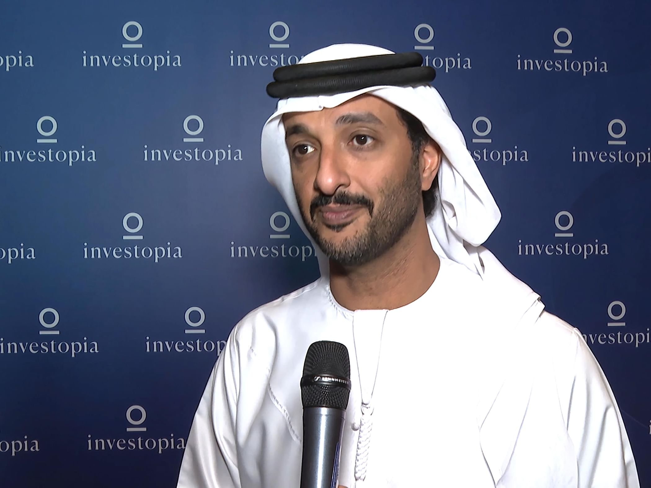 عبدالله بن طوق المري، وزير الاقتصاد والسياحة الإماراتي، في إنفستوبيا بريدج 2026. (وام)