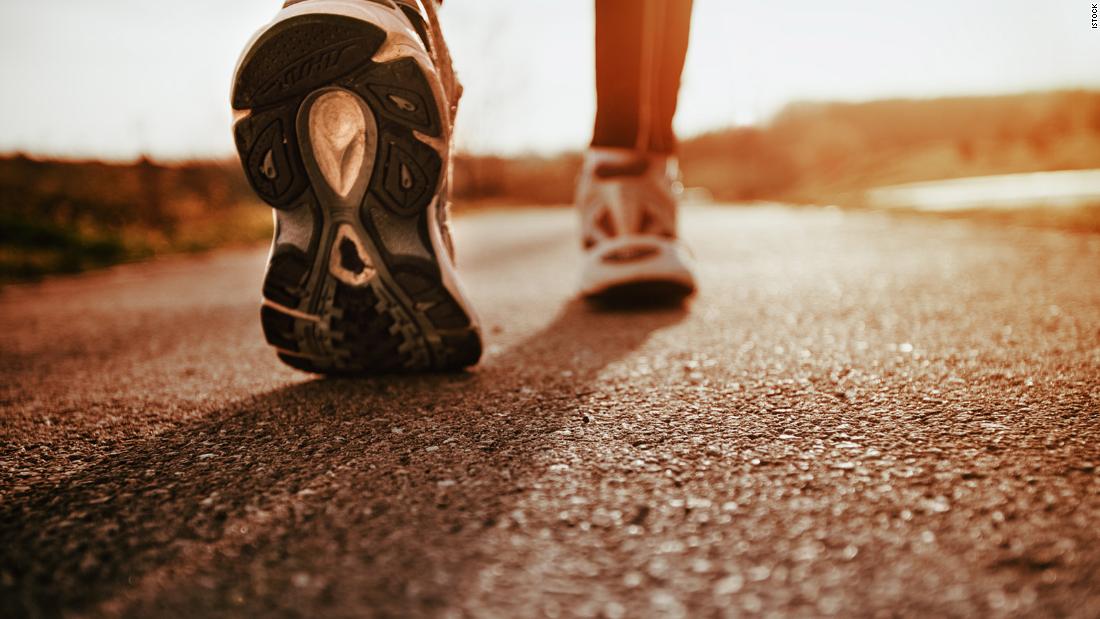 المشي