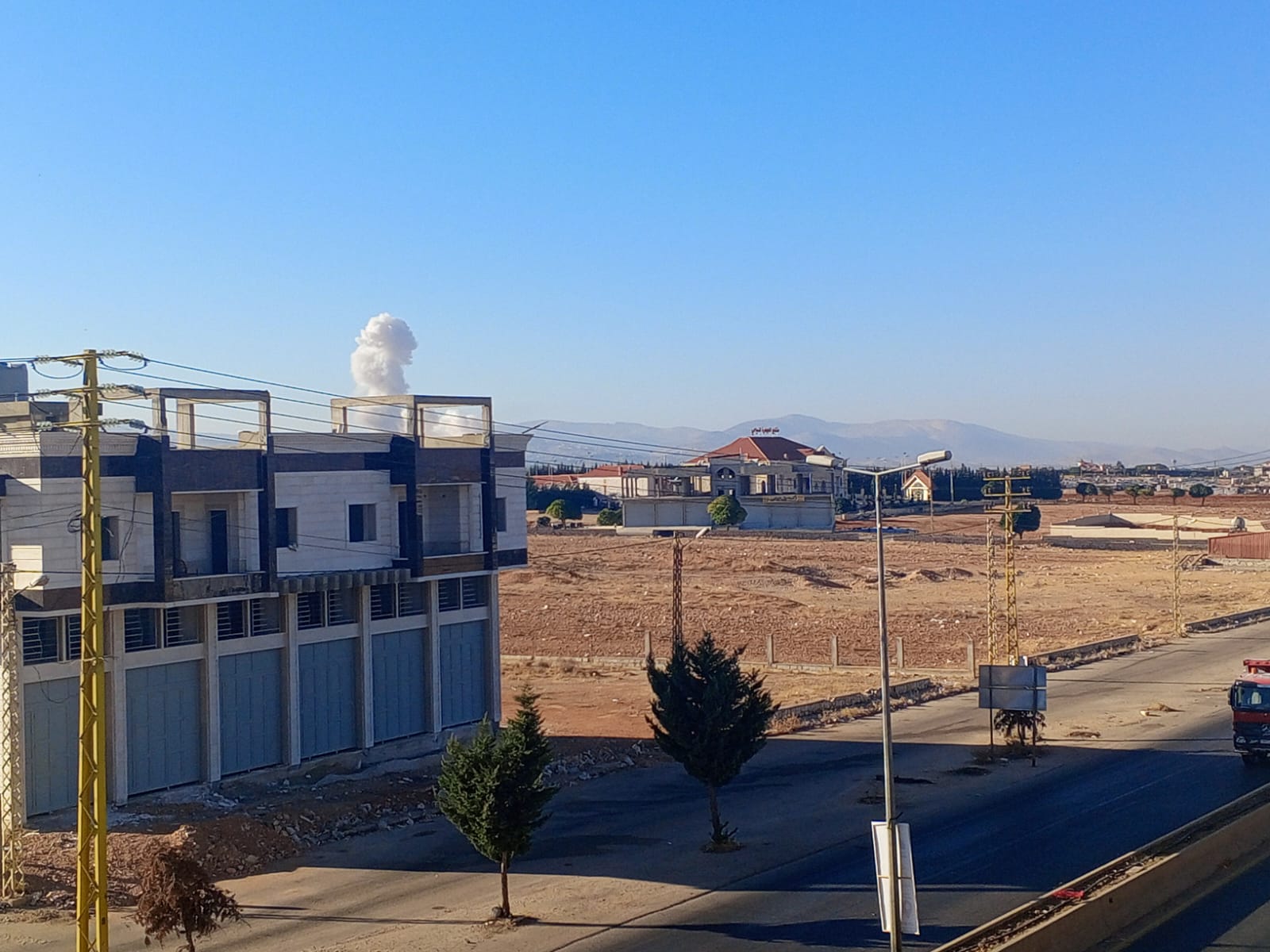 بالصور- غارة إسرائيليّة على المعابر غير الشرعية في بلدة المشرفة الحدودية في البقاع الشمالي