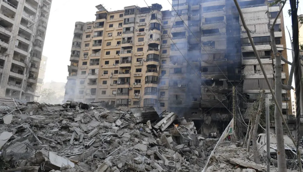 الدمار جراء الغارات الإسرائيلية على الضاحية الجنوبية لبيروت. (أ ف ب)