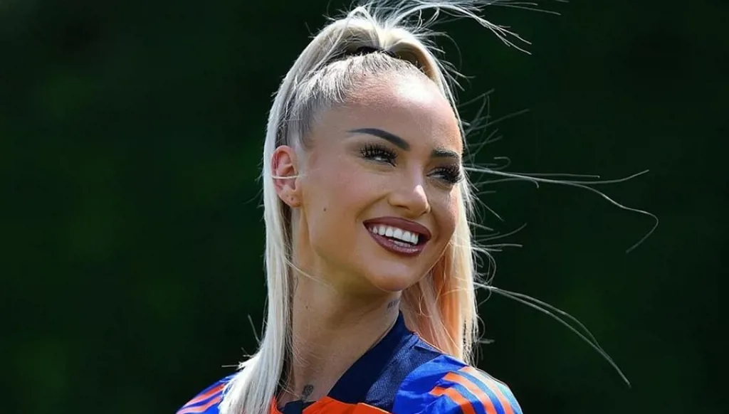 أجمل لاعبة في العالم "تخون" صديقها (فيديو)