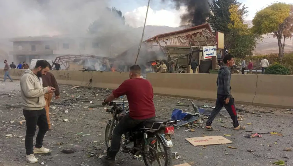 بالفيديو والصور - إسرائيل تستهدف منزلاً في بلدة رسم الحدث... وأنباء عن مجزرة