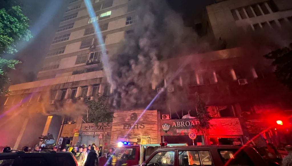 انتهاء عمليات تبريد المبنى المستهدَف في مارالياس... انتشال 4 ضحايا وإنقاذ 22 جريحاً